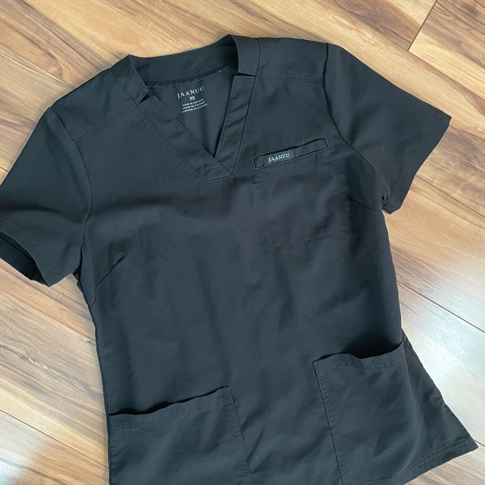 Jaanuu Women's Classic Black V-Neck Scrub uniform Top XS - Picture 3 of 3